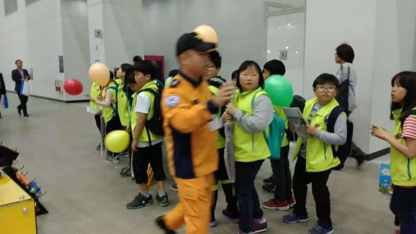 圖5 寓教于樂-韓國中小學生有組織的進入展館參觀學習