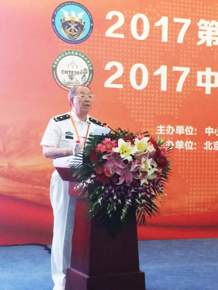 圖11 我國著名海軍軍事專家尹卓少將做以《對的思考》為主題的演講