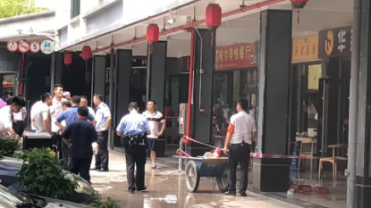 廣州一飯店廚房著火國泰科技干粉滅火球及時撲救